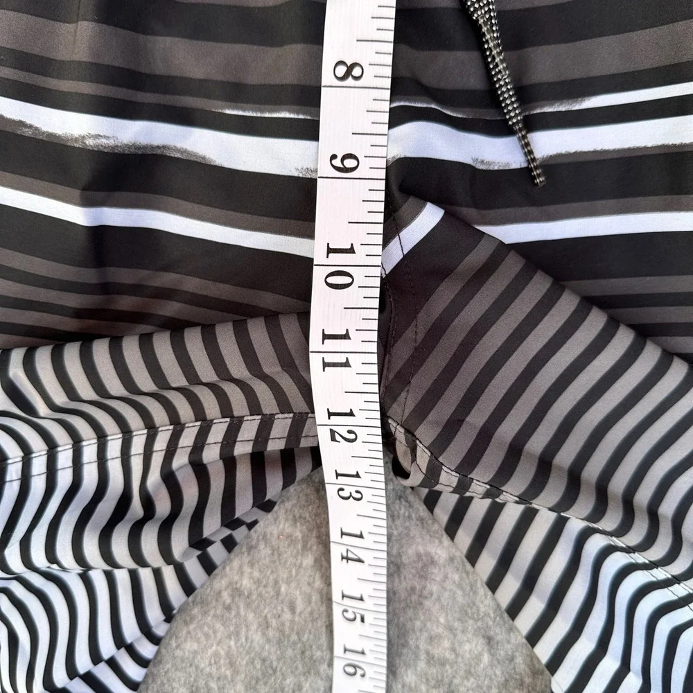 Nike Swim Mens Black Striped 9 Inch Inseam Board Shorts NESSD545-440 Size S NEW